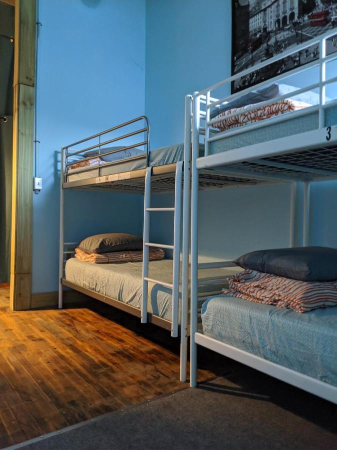 City House Poconos Hostel *